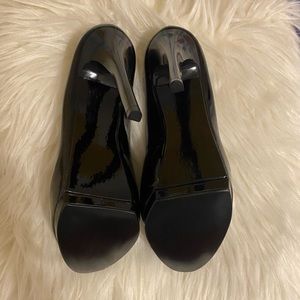 Black sexy heels, perfect for date night 💕